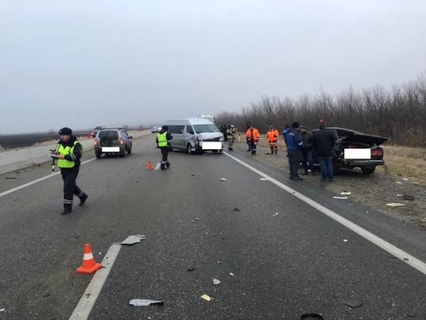 Вблизи Невинномысска в массовой аварии пострадали 2 человека